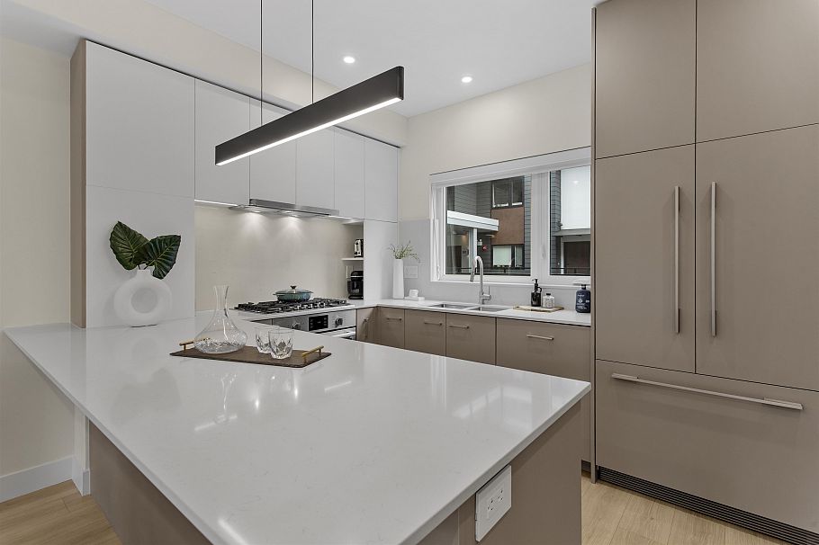 311 342 Mountain Highway North Vancouver, BC - 4