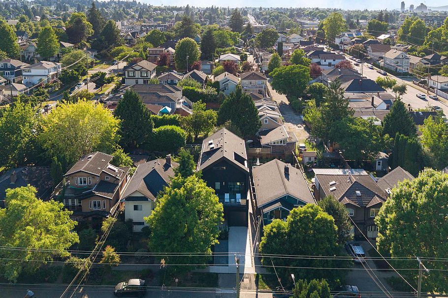 1 4161 Windsor Street Vancouver, BC - 35