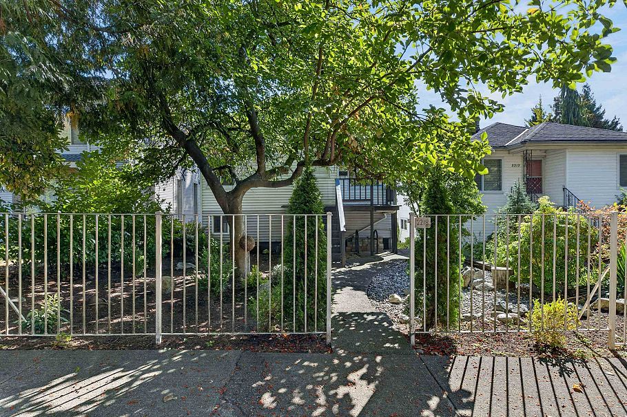 2218 E 11th Avenue Vancouver, BC - 2
