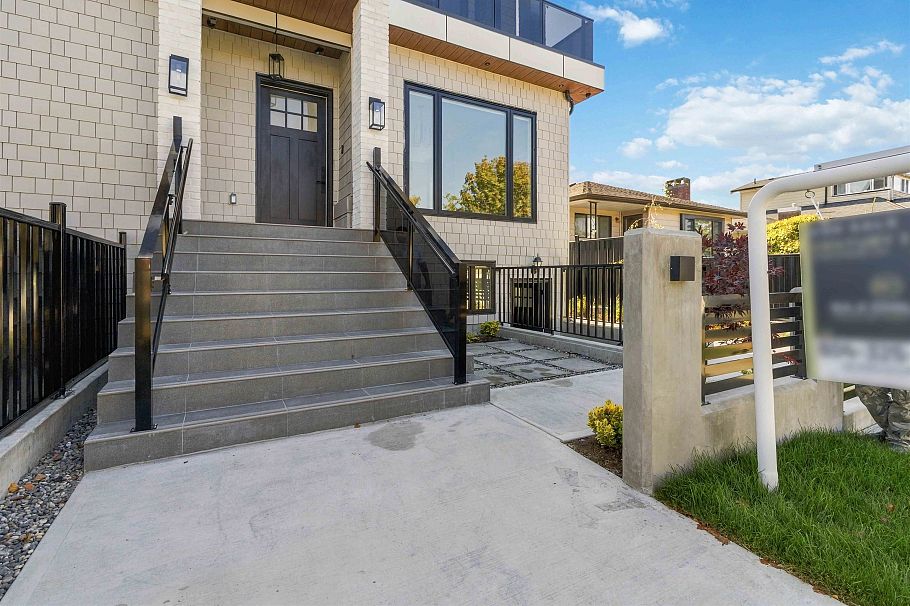 3290 E 48th Avenue Vancouver, BC - 27
