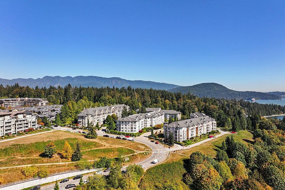 307 3600 Windcrest Drive North Vancouver, BC - 35