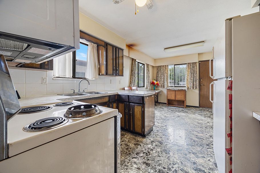 4355 Inverness Street Vancouver, BC - 10