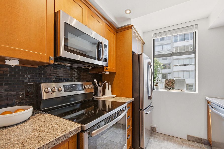 105 1230 Comox Street Vancouver, BC - 16