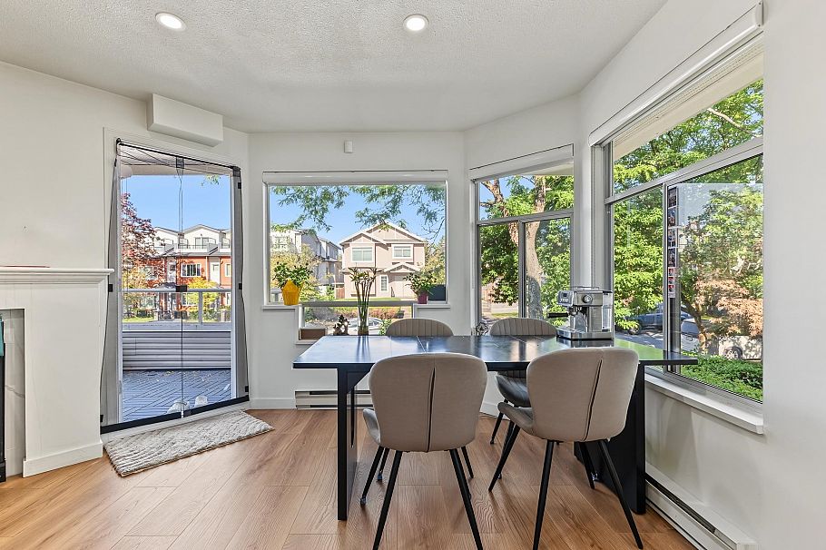 302 3638 Rae Avenue Vancouver, BC - 4