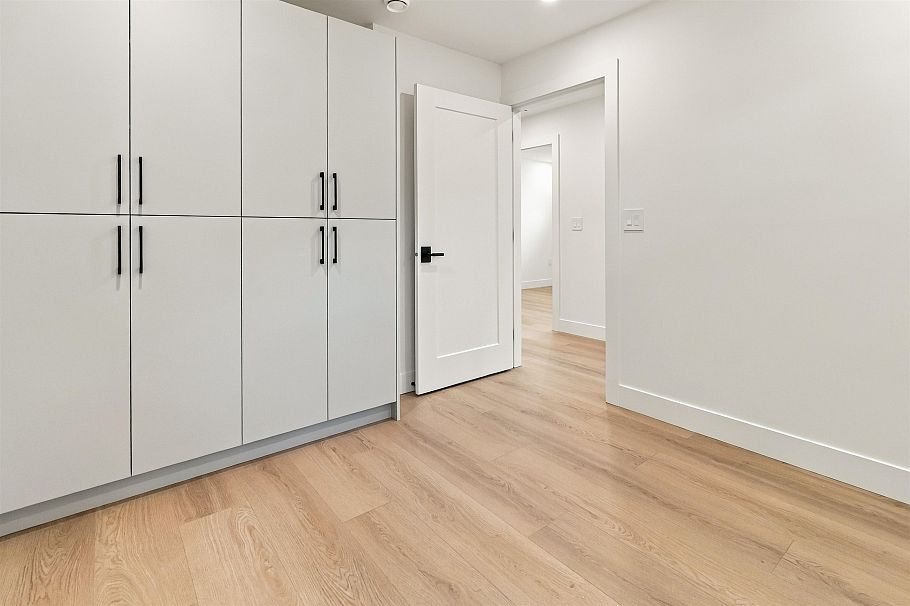 3290 E 48th Avenue Vancouver, BC - 36