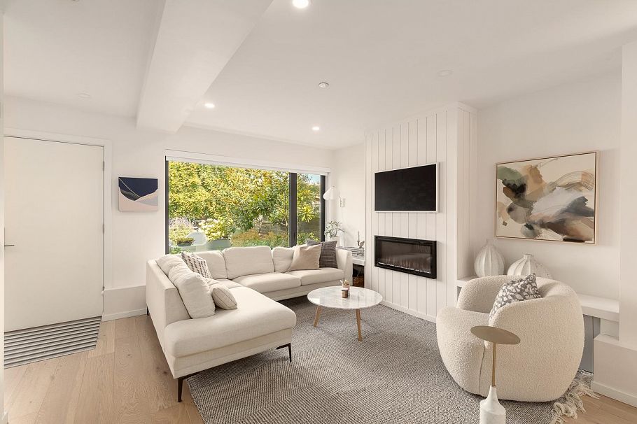 520 E 30th Avenue Vancouver, BC - 6
