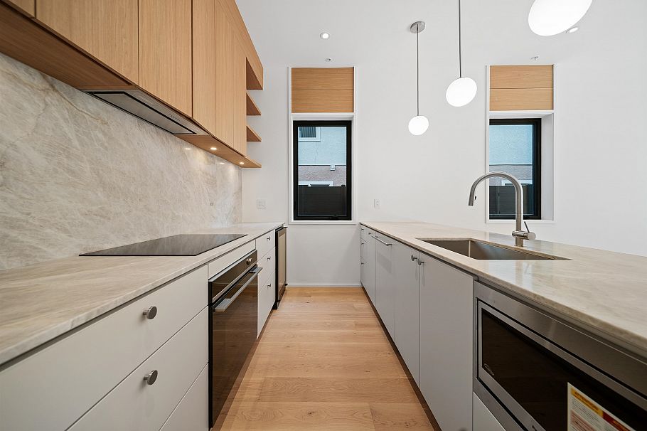3 164 E 38th Avenue Vancouver, BC - 5