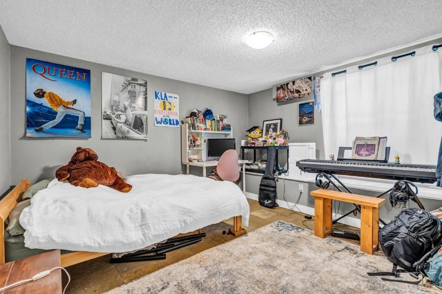 2575 W 3rd Avenue Vancouver, BC - 24