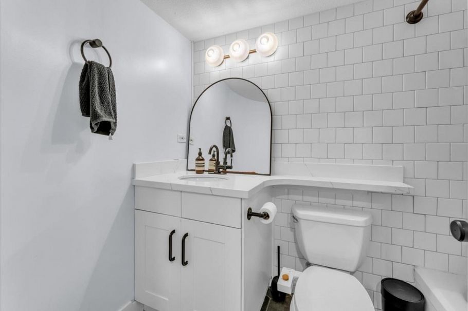 102 320 W 2nd Street North Vancouver, BC - 16