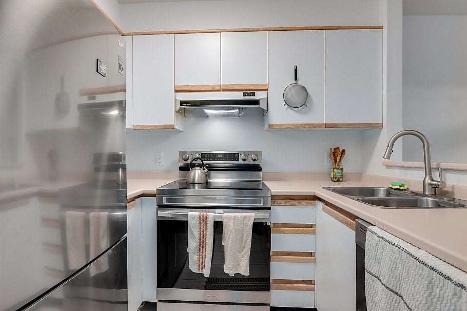 205 1535 Chesterfield Avenue North Vancouver, BC - 4