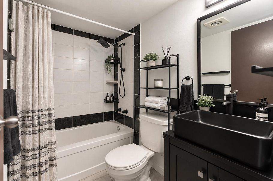 104 555 W 14th Avenue Vancouver, BC - 9