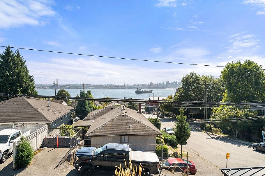 140-142 St. Patricks Avenue North Vancouver, BC - 28