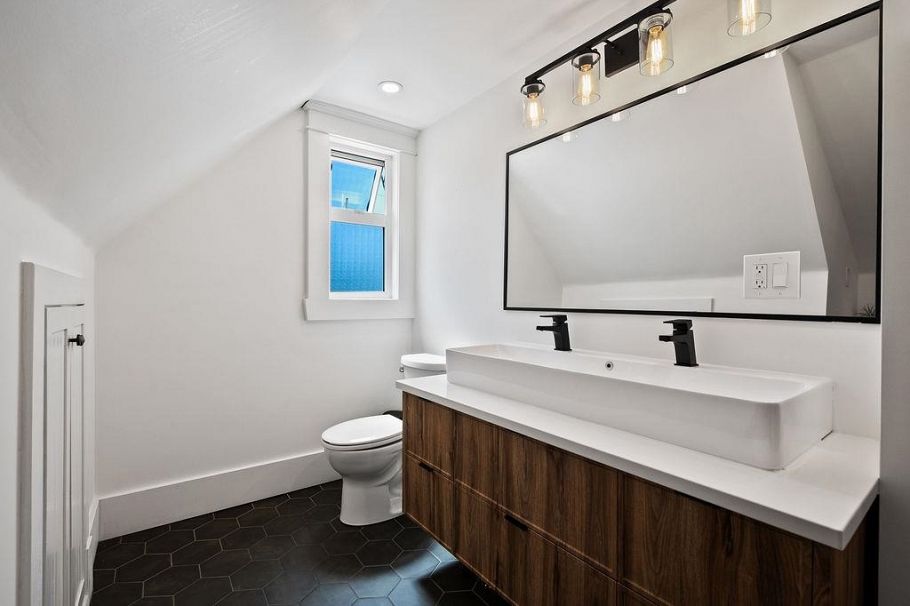 184 E 22nd Avenue Vancouver, BC - 22