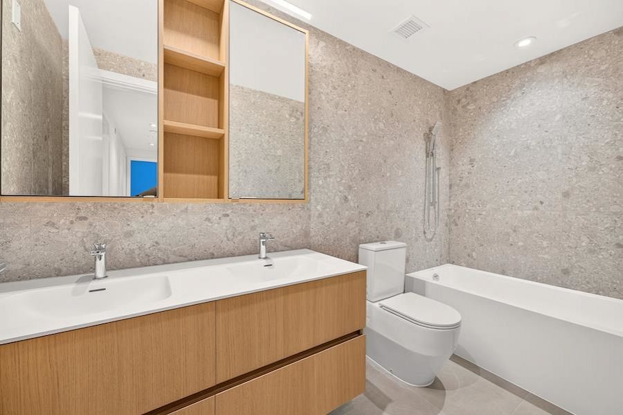 1528 W 6th Avenue Vancouver, BC - 26