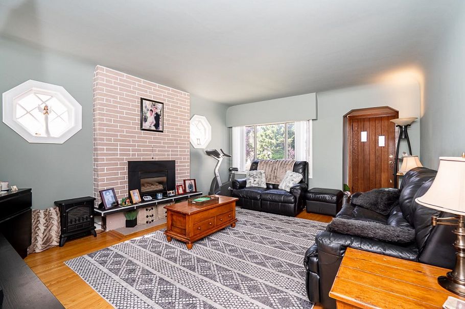 2964 E 4th Avenue Vancouver, BC - 5