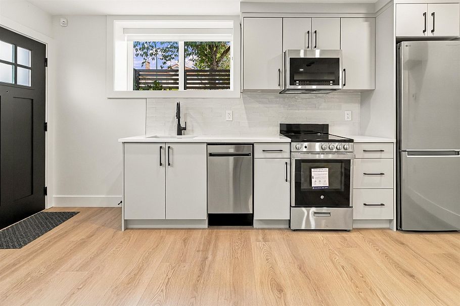 3290 E 48th Avenue Vancouver, BC - 30