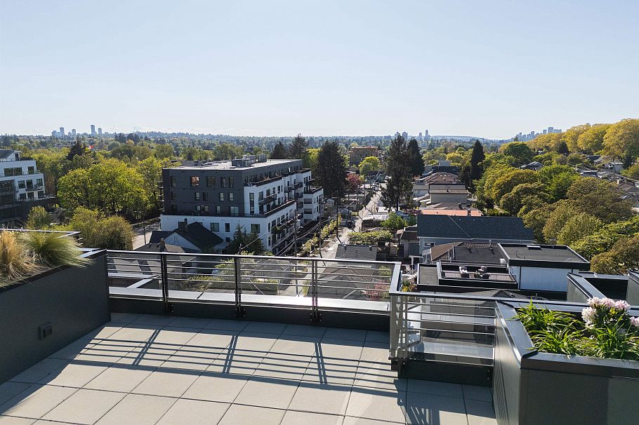 603 2450 Garden Drive Vancouver, BC - 2