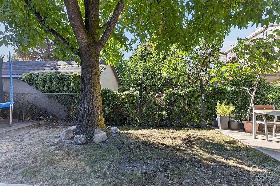 2218 E 11th Avenue Vancouver, BC - 38