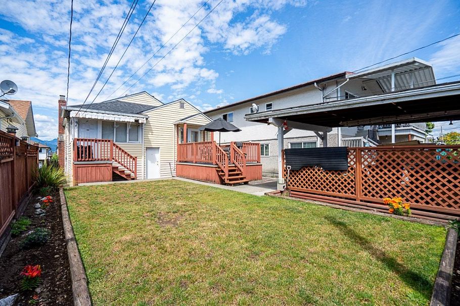 2964 E 4th Avenue Vancouver, BC - 14