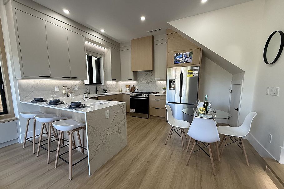1 2636 Mcgill Street Vancouver, BC - 3