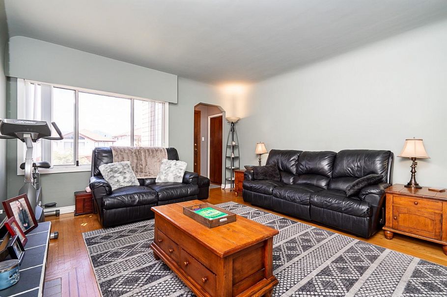 2964 E 4th Avenue Vancouver, BC - 3
