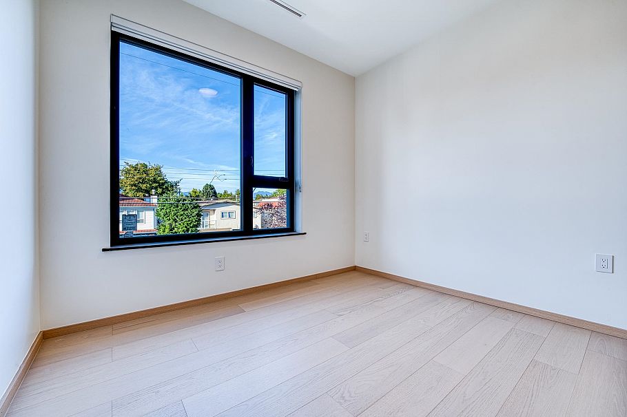 2 968 E 55th Avenue Vancouver, BC - 18