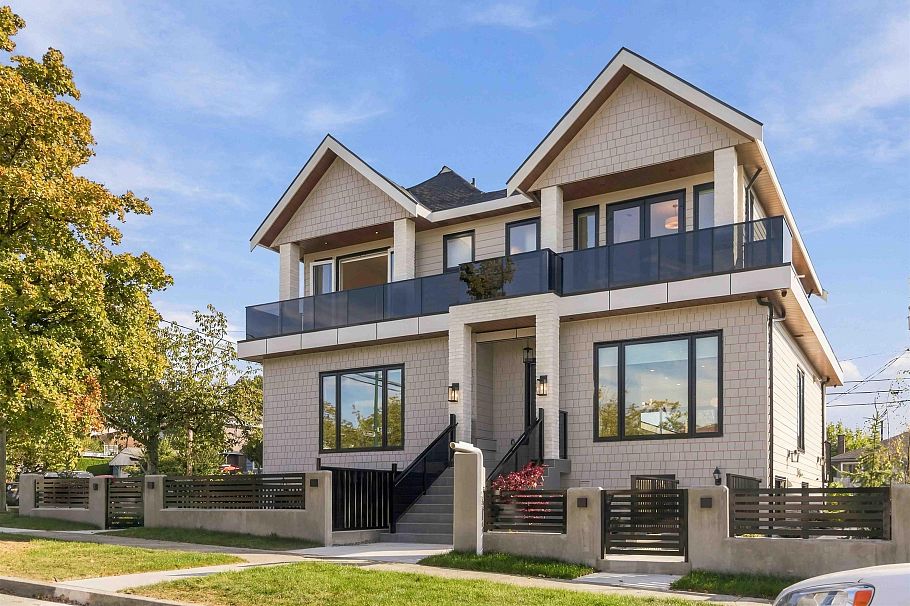 3290 E 48th Avenue Vancouver, BC - 1
