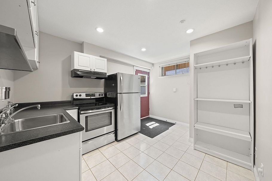 1252 E 11th Avenue Vancouver, BC - 22