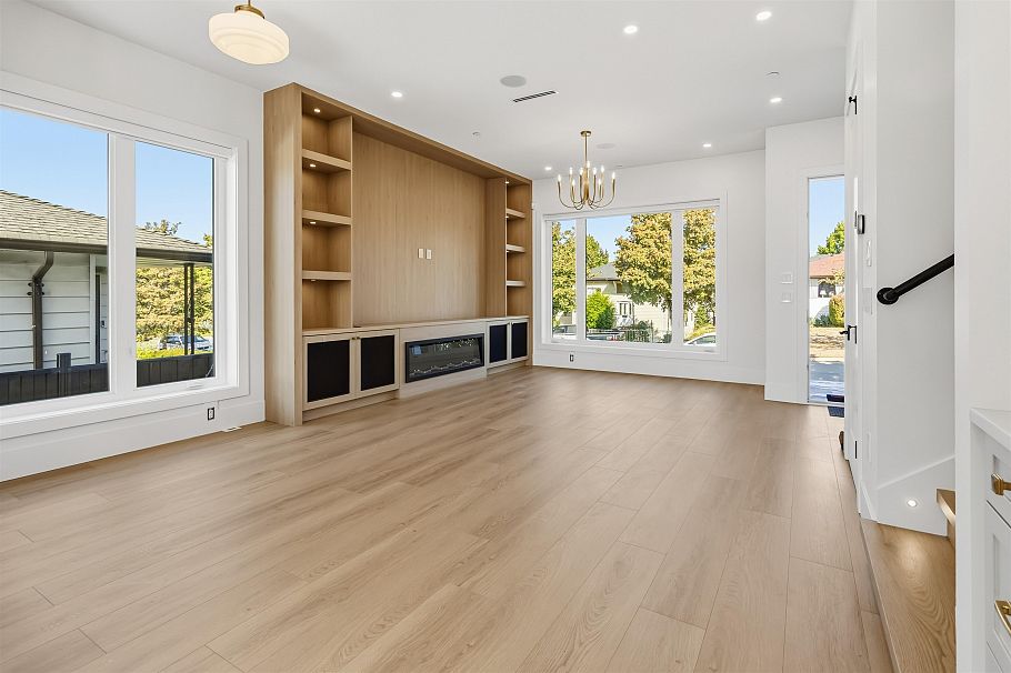 3290 E 48th Avenue Vancouver, BC - 7