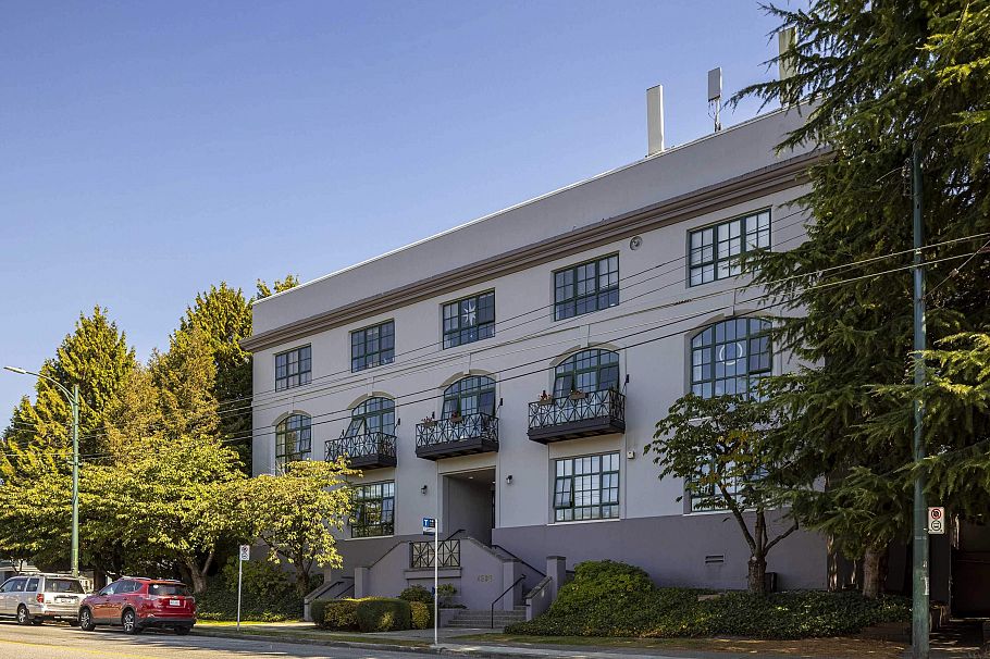 304 4590 Earles Street Vancouver, BC - 2