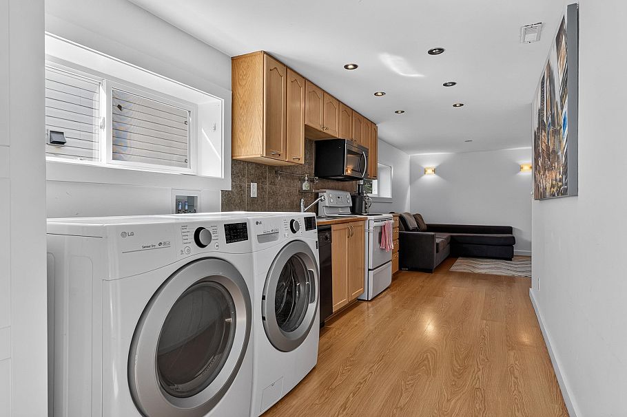 2218 E 11th Avenue Vancouver, BC - 27