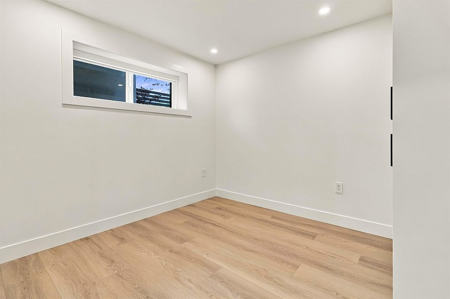 3290 E 48th Avenue Vancouver, BC - 38