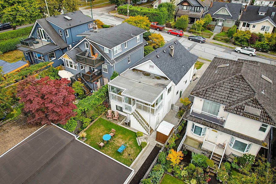 3587 Triumph Street Vancouver, BC - 5