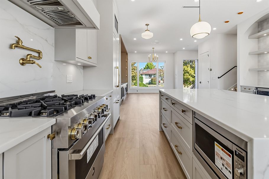 3290 E 48th Avenue Vancouver, BC - 12