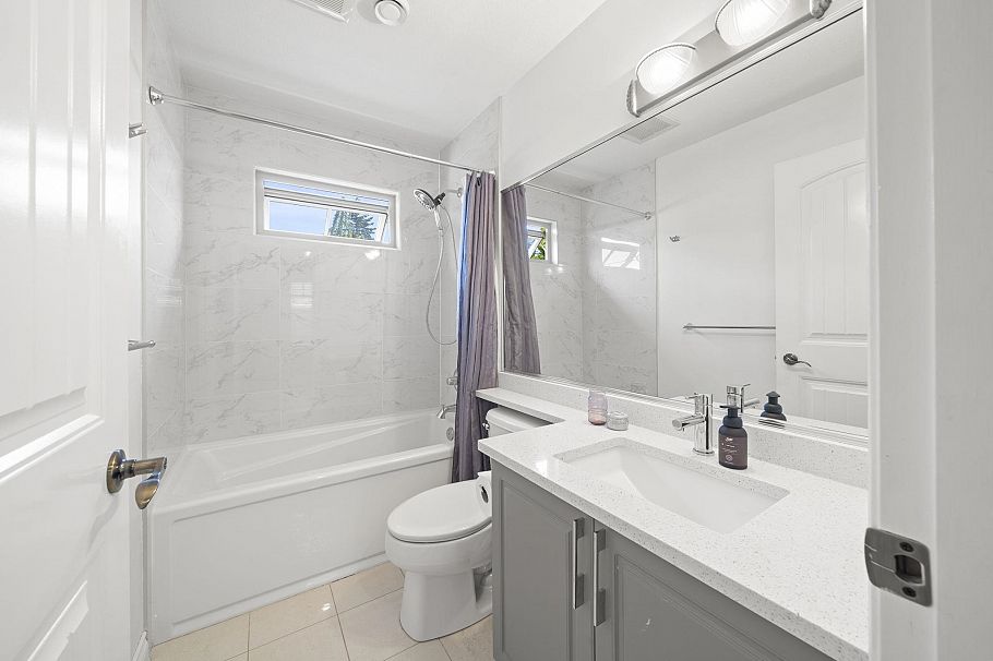 1252 E 11th Avenue Vancouver, BC - 20