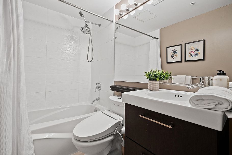 307 3600 Windcrest Drive North Vancouver, BC - 27