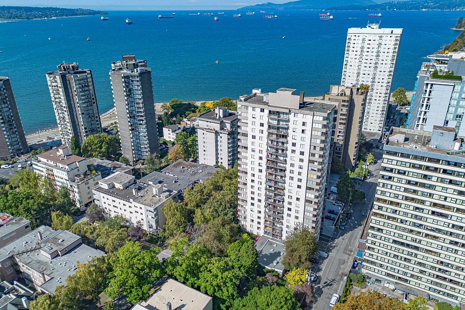 906 1251 Cardero Street Vancouver, BC - 1