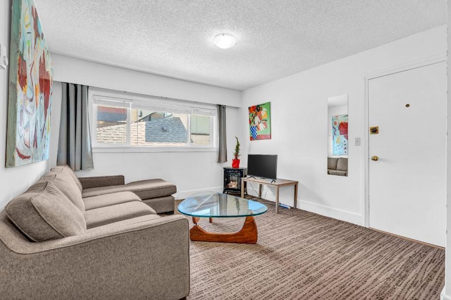 2575 W 3rd Avenue Vancouver, BC - 6