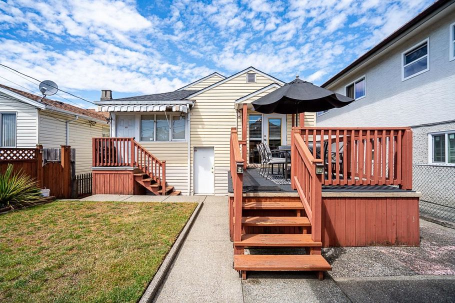 2964 E 4th Avenue Vancouver, BC - 13