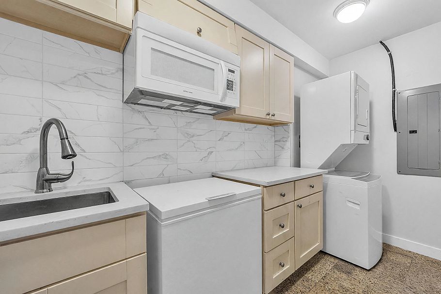2483 W 22nd Avenue Vancouver, BC - 31