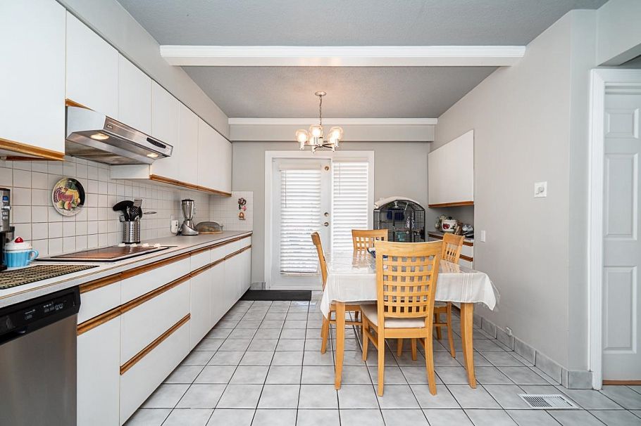 2964 E 4th Avenue Vancouver, BC - 6
