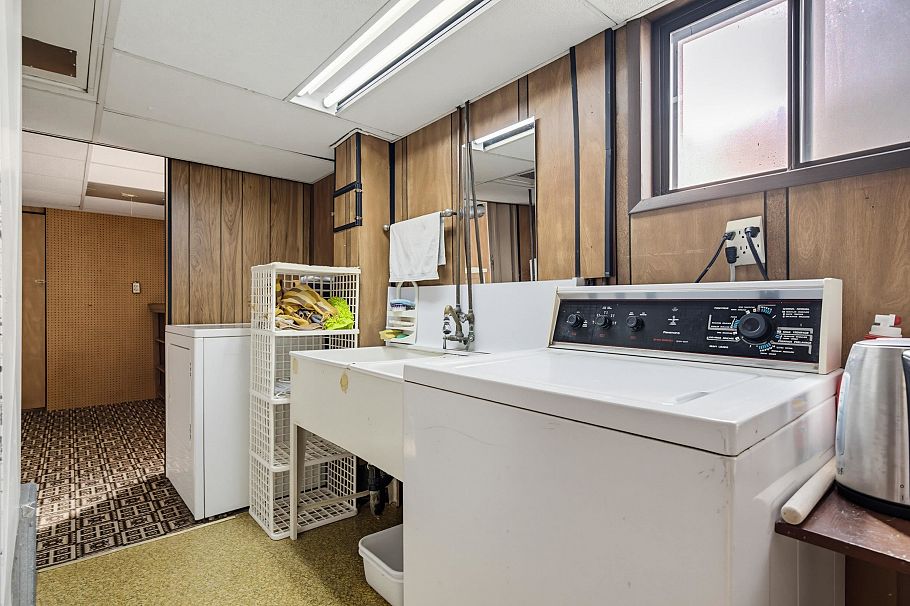 3587 Triumph Street Vancouver, BC - 33
