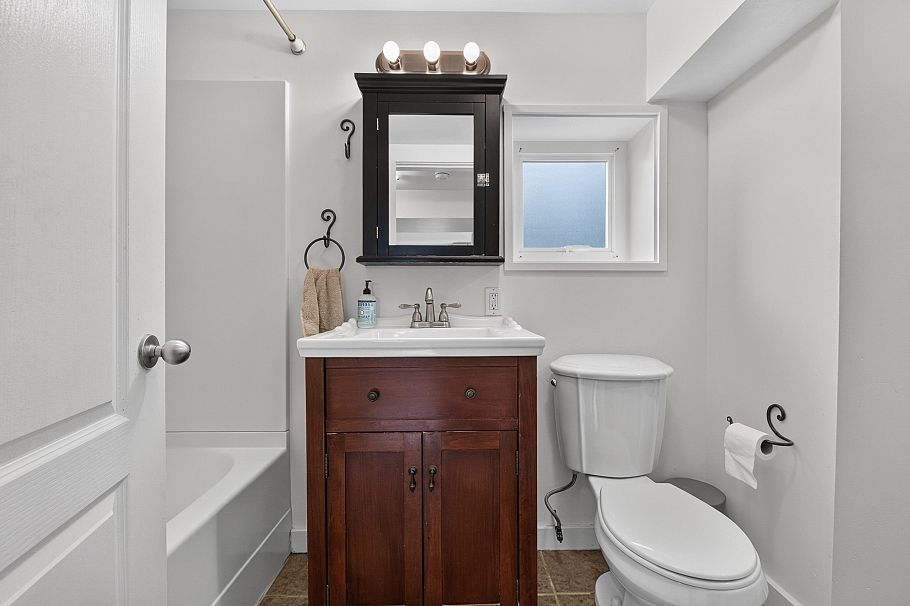 2218 E 11th Avenue Vancouver, BC - 33