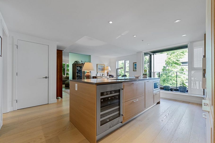 310 1571 W 57th Avenue Vancouver, BC - 11
