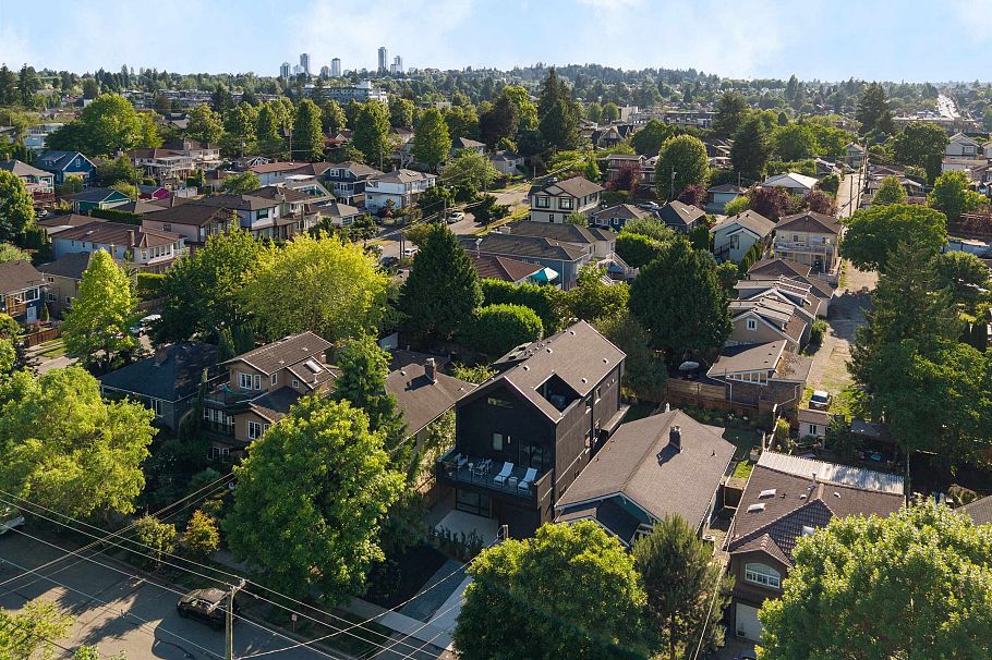 1 4161 Windsor Street Vancouver, BC - 34