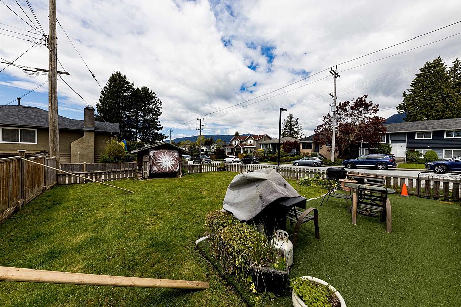 2057 Mahon Avenue North Vancouver, BC - 14