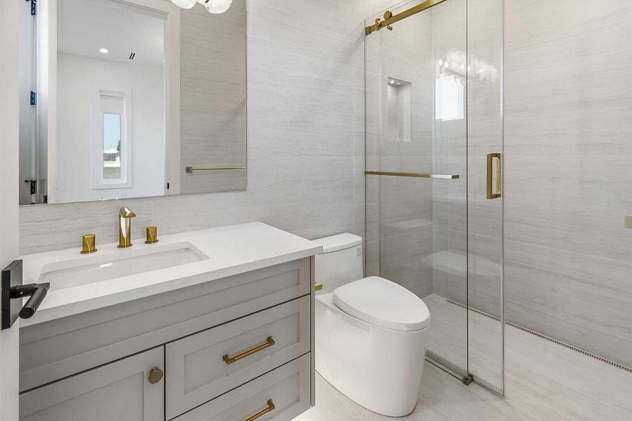 3290 E 48th Avenue Vancouver, BC - 20