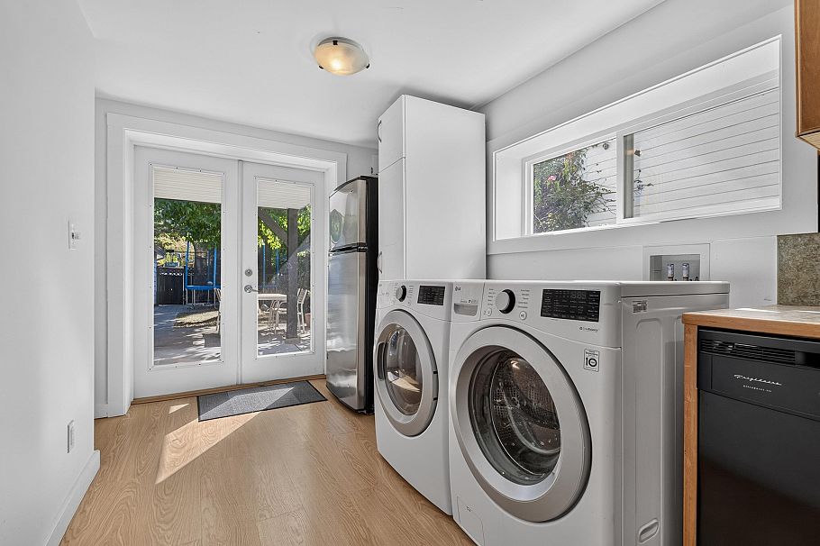 2218 E 11th Avenue Vancouver, BC - 28