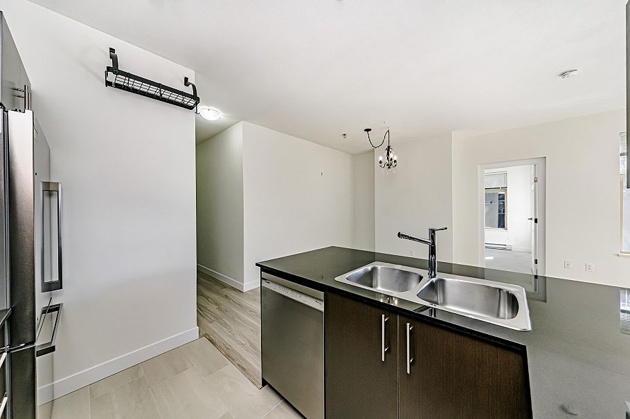 107 1633 Mackay Avenue North Vancouver, BC - 14