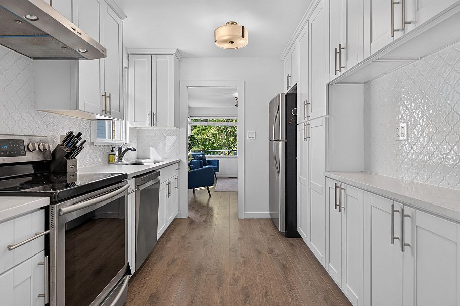 2218 E 11th Avenue Vancouver, BC - 10